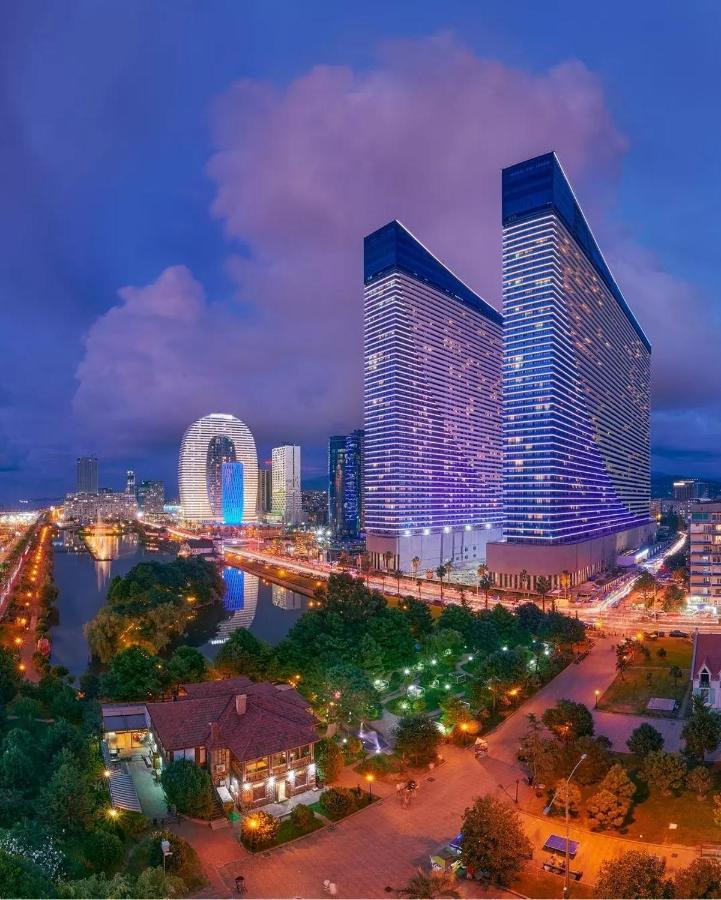 Luxury Sea View Apartments In Orbi City Batumi Exterior photo